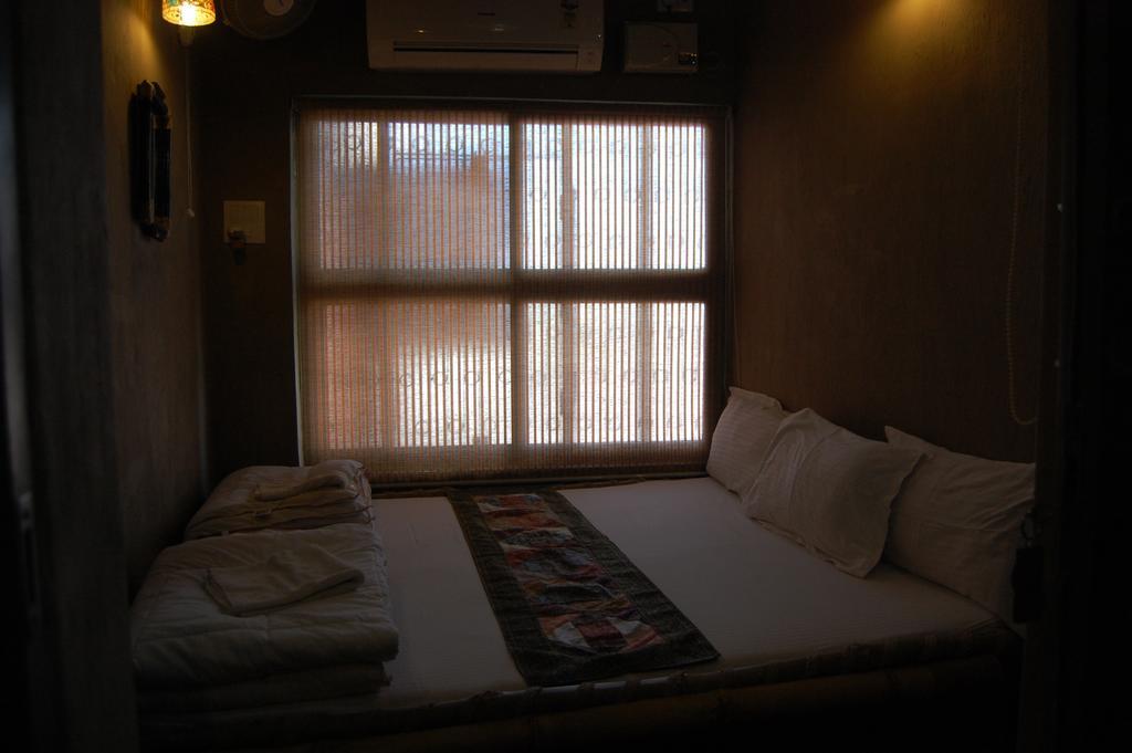 Shri Guest House Váránasí Pokoj fotografie